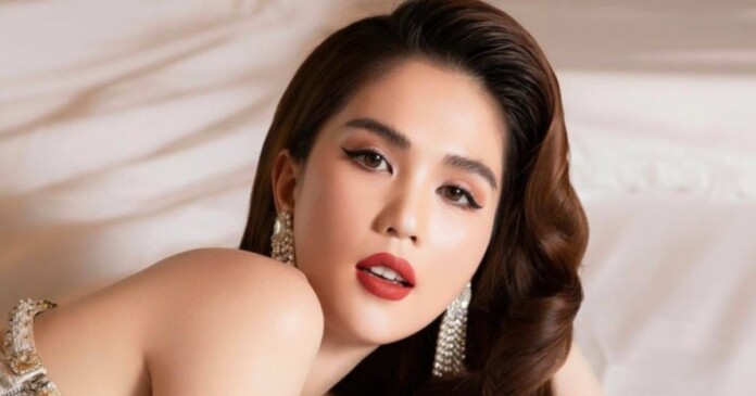 ngoc-trinh-xuat-hien-trong-phong-thu-am-12 Ngọc Trinh xuất hiện phòng thu âm