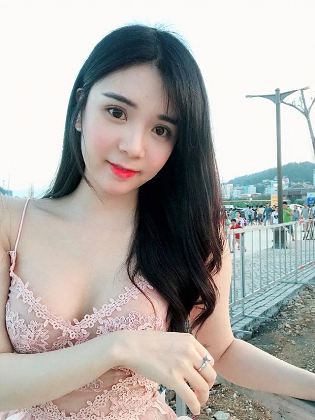 Bộ ảnh nóng "bỏng mắt" của hot girl Thanh Bi 