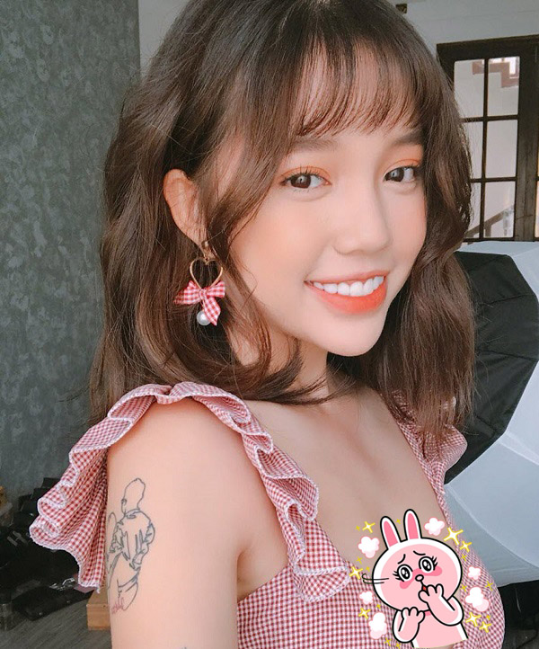 Linh Ngọc Đàm - Nữ Streamer Sexy Nóng Bỏng Ngọt Nước Khiến Anh Em Cuồng Si Dưới đây là một số hình ảnh khoe vẻ đẹp rạng ngời tựa nữ thần của nữ streamer Linh Ngọc Đàm. 3
