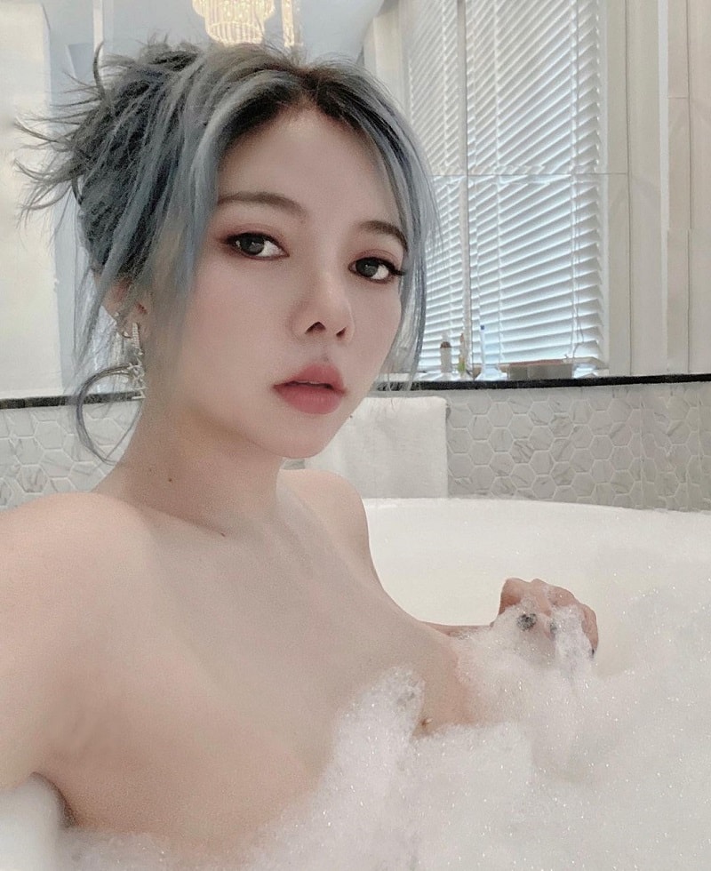 Ohsusu - Nàng streamer sexy tung loạt ảnh nude cực art