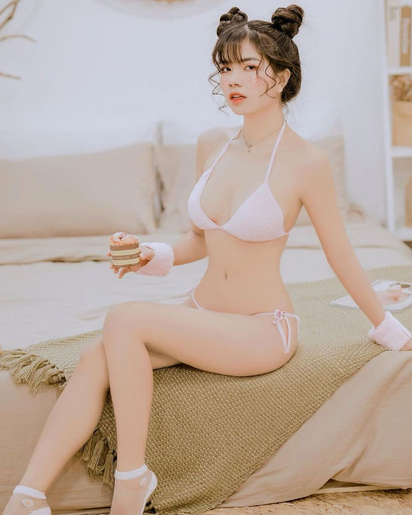 Mai Dora MC VCS nóng bỏng trong bộ bikini