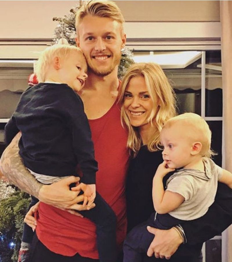 Vợ Simon Kjaer - Vẻ đẹp mặn mà của bà mẹ 2 con 9