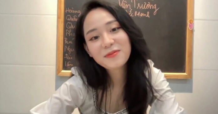 Cô giáo Minh Thu dạy Vật lý online, thu hút toàn tên tuổi idol của giới trẻ vào xem Cô giáo Minh Thu dạy Vật lý online, thu hút toàn tên tuổi idol của giới trẻ vào xem