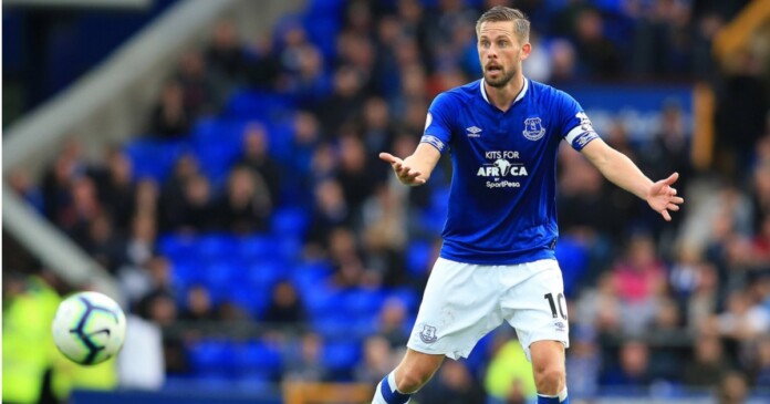 Gylfi Sigurdsson đang bị tình nghi là phạm tội ấu dâm và chịu sự điều tra của cảnh sát Manchester Gylfi Sigurdsson đang bị tình nghi là phạm tội ấu dâm và chịu sự điều tra của cảnh sát Manchester