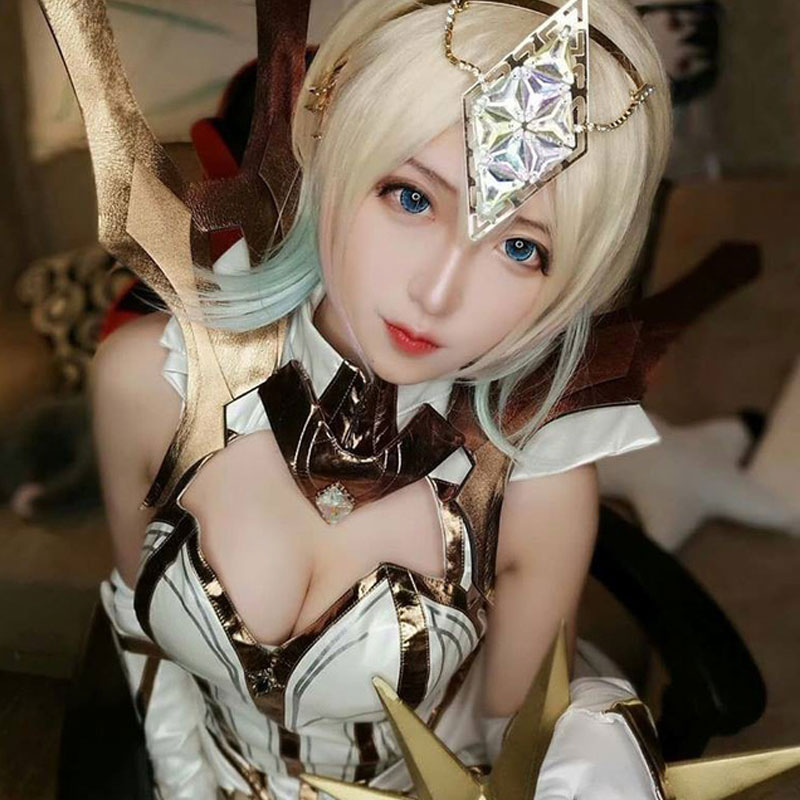 Cosplay Lux