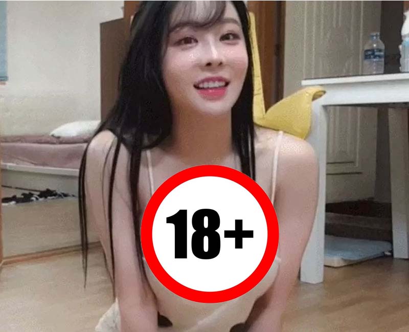 Livestream 18+ các hot girl liên tục show hàng rửa mắt cho fan Livestream 18+ các hot girl liên tục show hàng rửa mắt cho fan