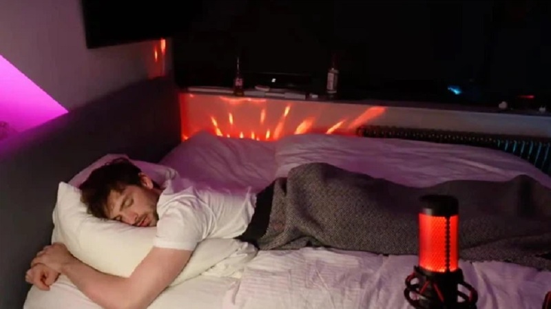 Chỉ cần nhắm mắt ngủ, hot streamer cũng nhận được tiền donate