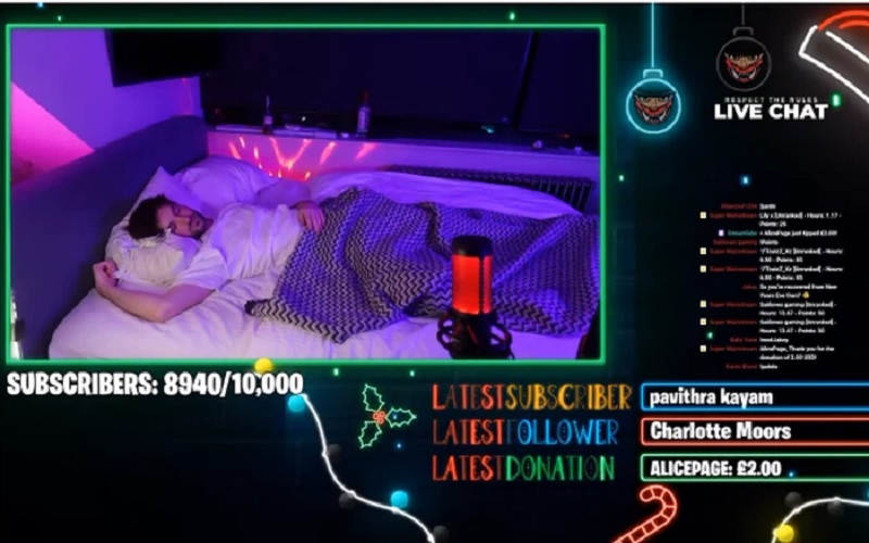 Chỉ cần nhắm mắt ngủ, hot streamer cũng nhận được tiền donate