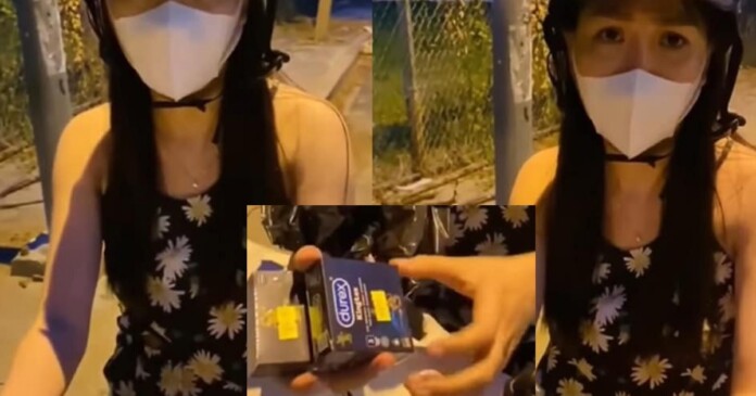 Lộ clip cười “ẻ” với cô gái lặn lội đi mua “ba con sâu” giữa đợt dịch căng Lộ clip cười “ẻ” với cô gái lặn lội đi mua “ba con sâu” giữa đợt dịch căng