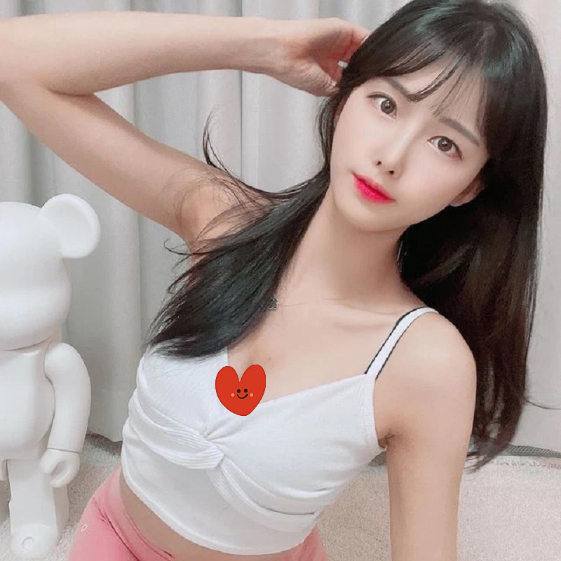 Nữ streamer sexy, xinh đẹp khiến người xem "rạo rực"