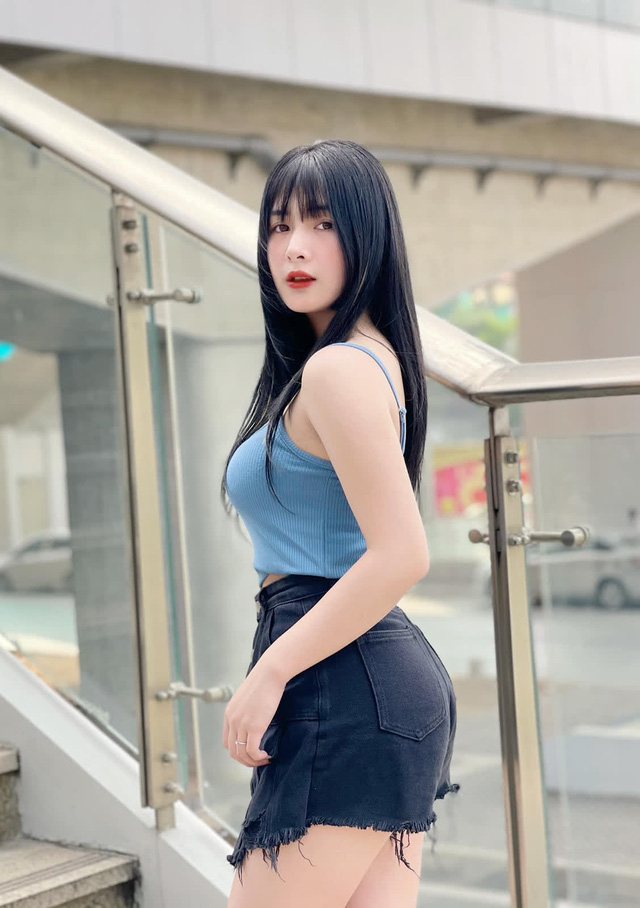 Quỳnh alee show body 1