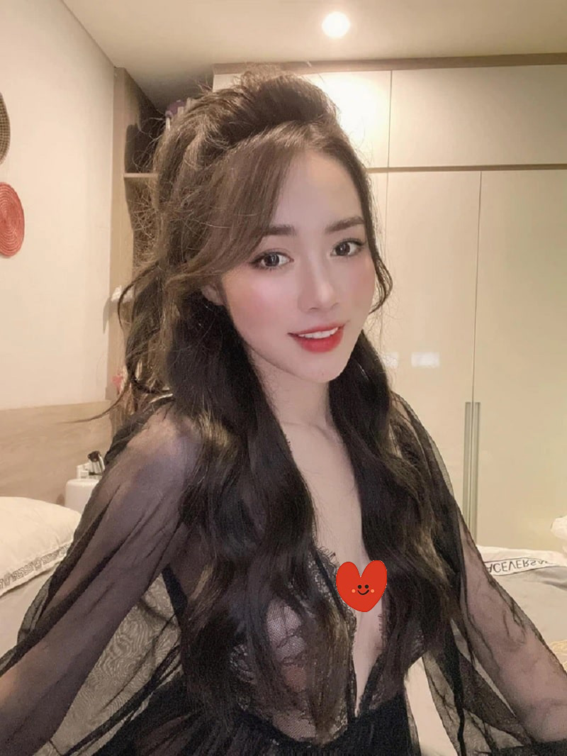 Hằng Habi: Hotgirl "Nóng cùng Euro" sở hữu số đo 3 vòng đẹp như mơ, khoe vòng 1 gợi cảm Hằng Habi: Hotgirl "Nóng cùng Euro sở hữu số đo 3 vòng đẹp như mơ 1