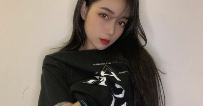 connie-bi-ban-than-choi-kham-den-muc-lo-hang-tren-livestream-6 Streamer Connie bị bạn thân chơi khăm đến mức