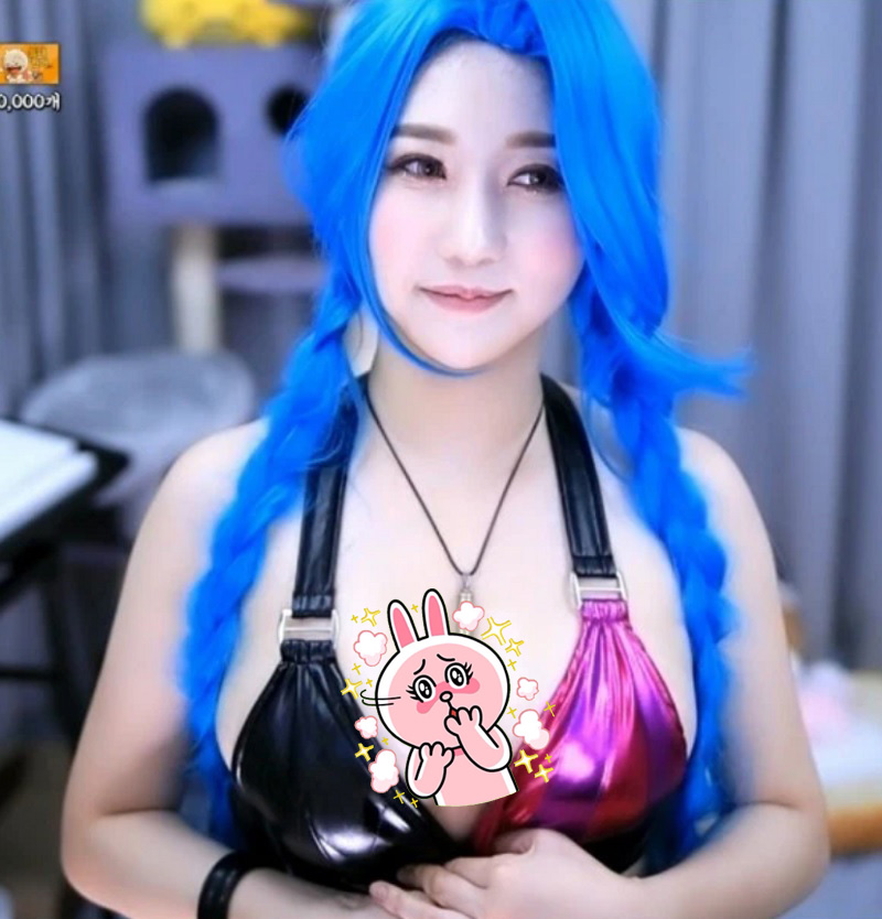 Cosplay Jinx bị chỉ trích là phụ, gây xốn xang tâm hồn người xem là chính.