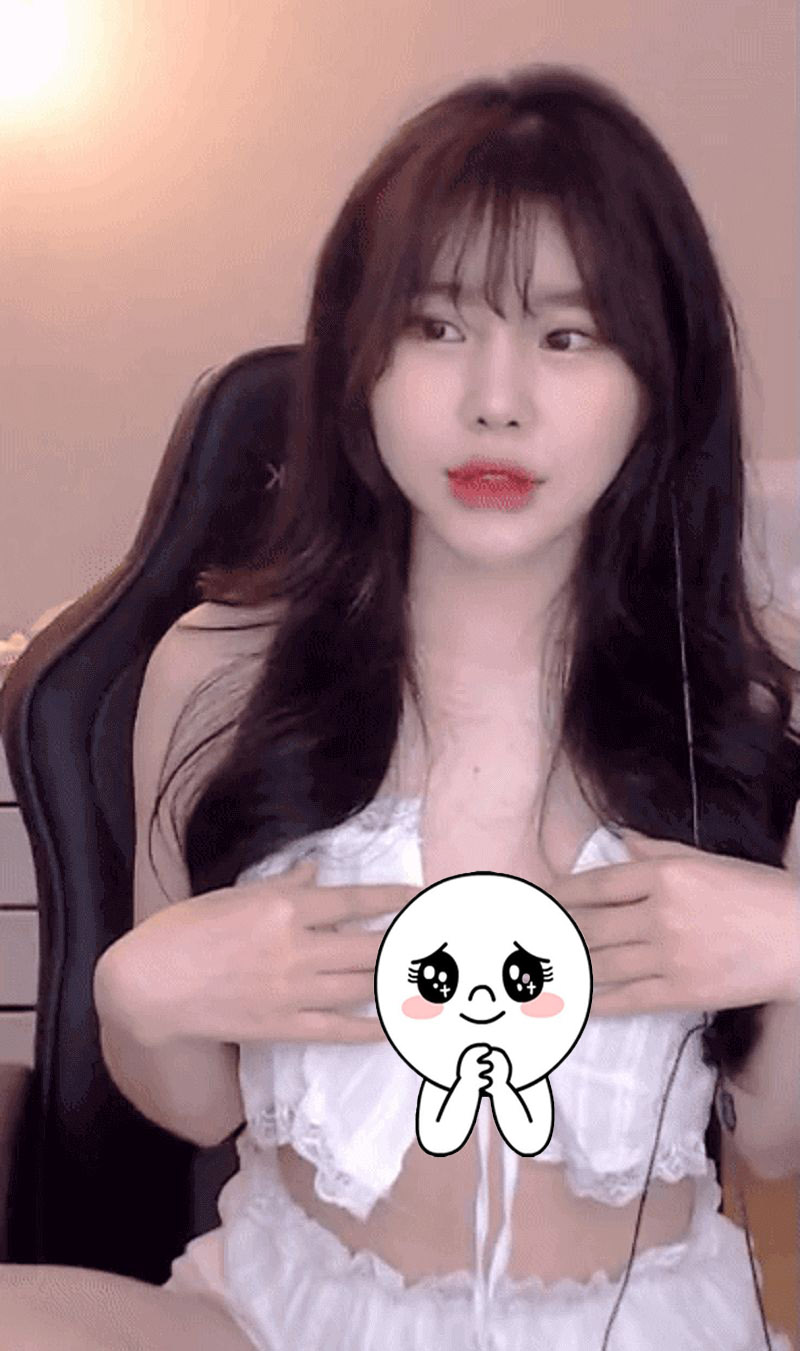 Livestream trên giường khi vừa ngủ dậy, streamer Padak lộ ảnh nhạy cảm Padak