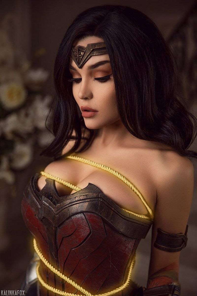 cosplay Wonder Woman nóng bỏng 
