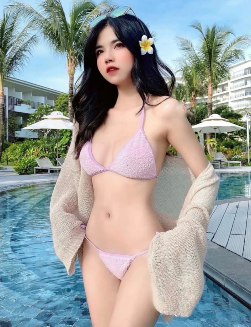 Mai Dora cùng bikini hồng nude ngọt ngào