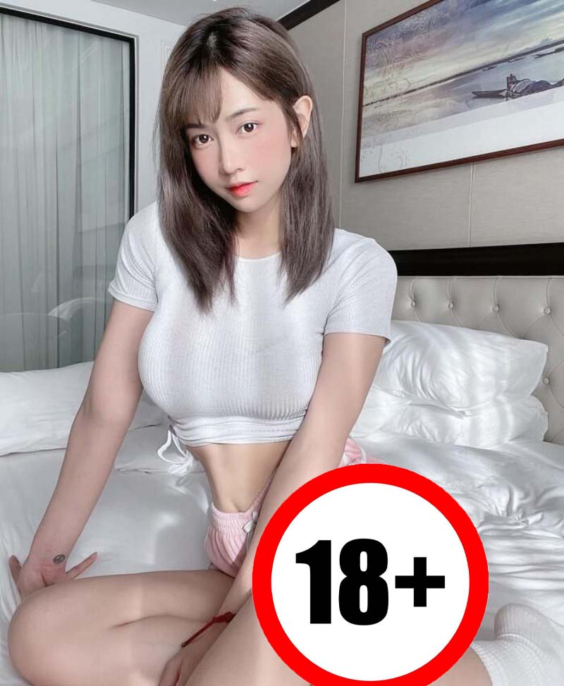 Lê Bống lại đăng ảnh nóng 18+ show hàng khoe vòng 3 "căng mọng" tiếp tục khiến dân mạng "chửi rủa"