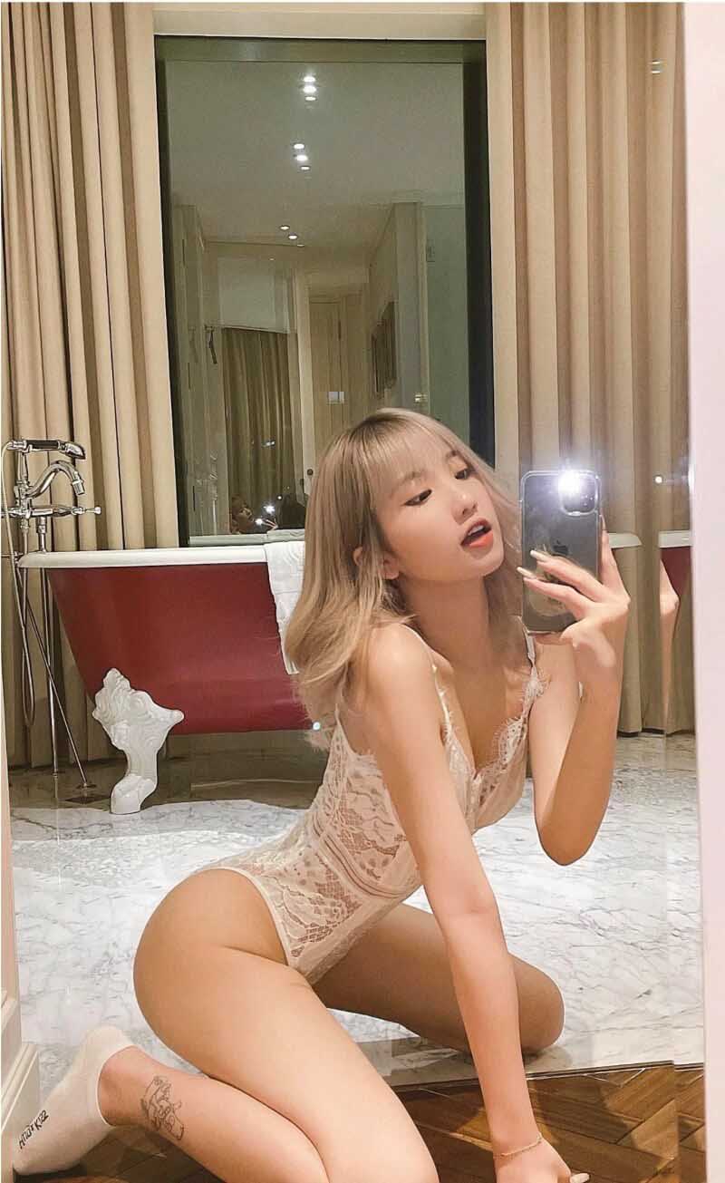 Hot TikToker Lê Thị Khánh Huyền trong trang phục bikini gợi cảm