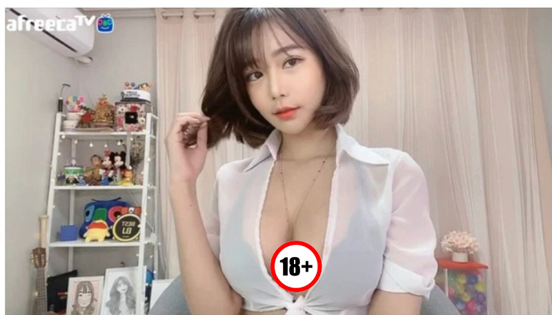 Haru, nữ streamer lộ clip nóng vì lười mặc đồ 