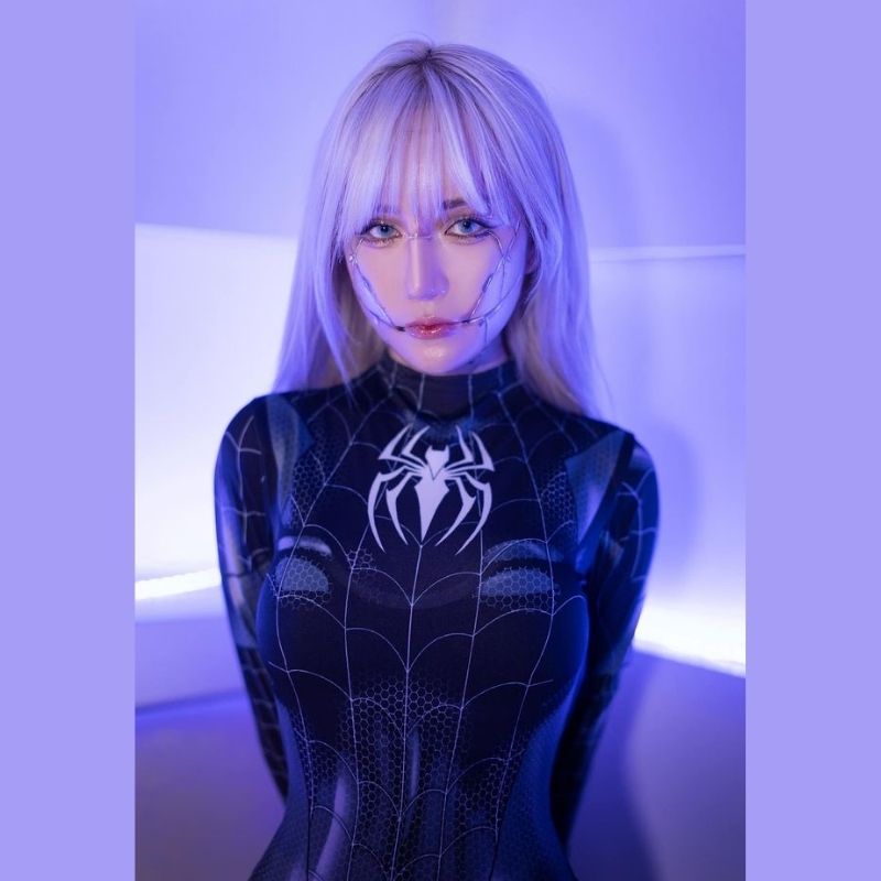 Streamer Thiên Thy hóa trang thành Venom Symbiote Spider Girl