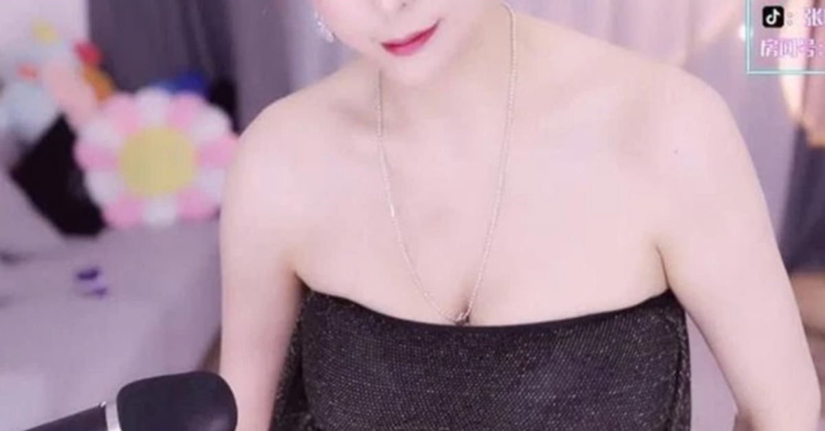 Nữ streamer Zhang Qui Ge khiến fan sôi sục vì body quá hot