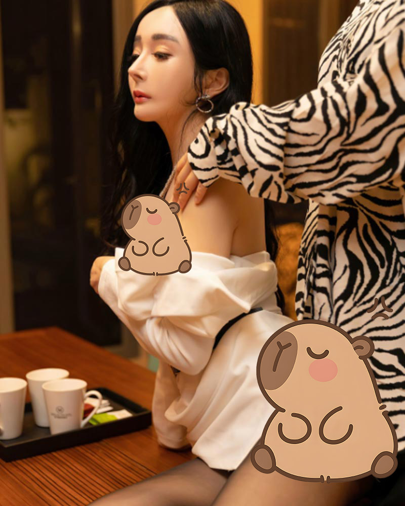 Bàn tay hư của sếp khiến Yun Er phát điên vì hưng phấn để lộ cả vòng 1 khủng yun er