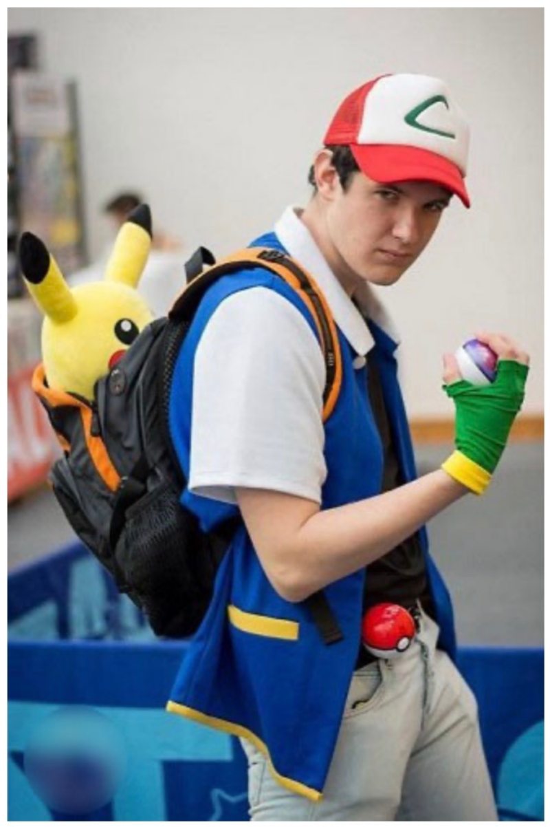 Ảnh cosplay Ash Ketchum và Pikachu (Pokémon)