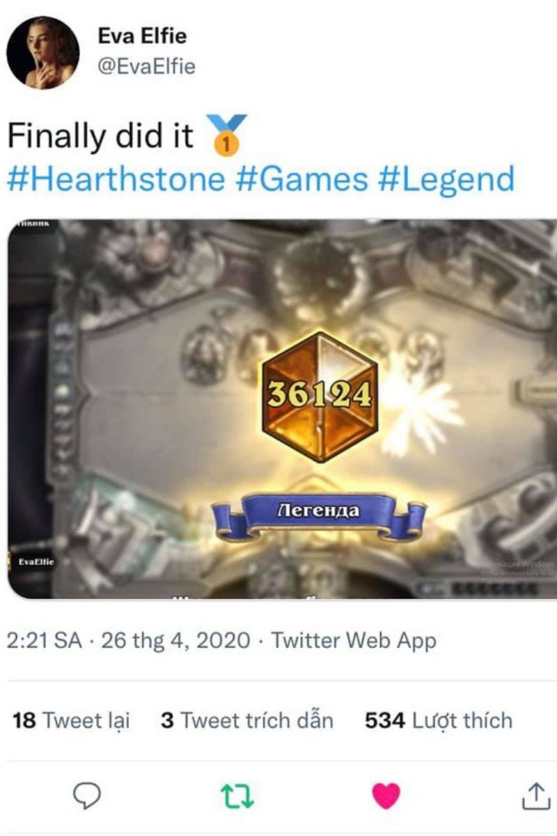 Eva Elfie khoe chiến tích chơi game của mình