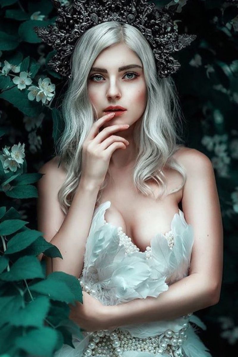 Eva được rất nhiều người yêu thích nhờ vào nhan sắc quyến rũ của mình