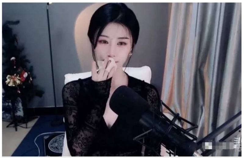 Nữ streamer sexy QingTai khóc nức nở