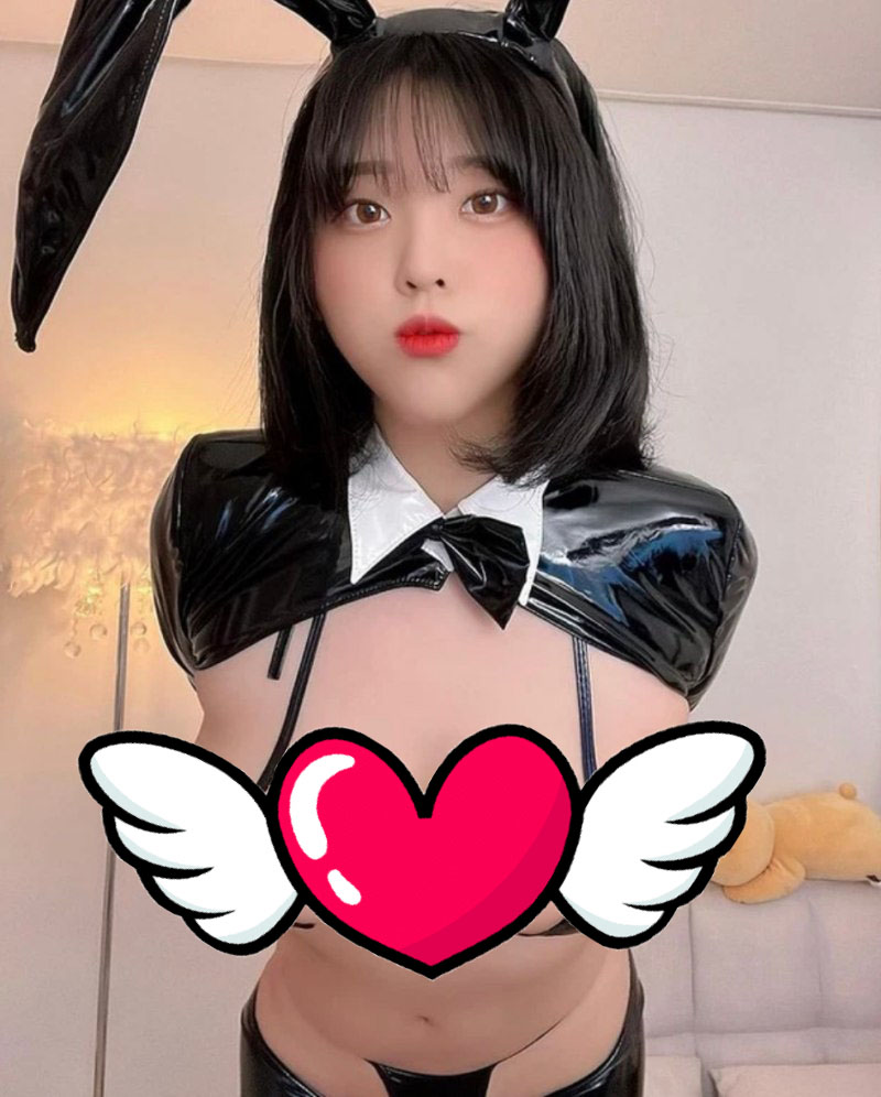 Hana Song - Nữ streamer sexy sở hữu vòng 1 khổng lồ