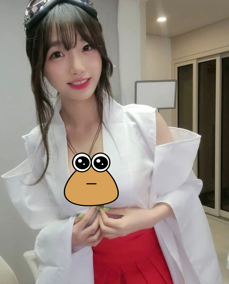 Nữ streamer sexy Su-ryun thản nhiên show hàng "hot" trên sóng