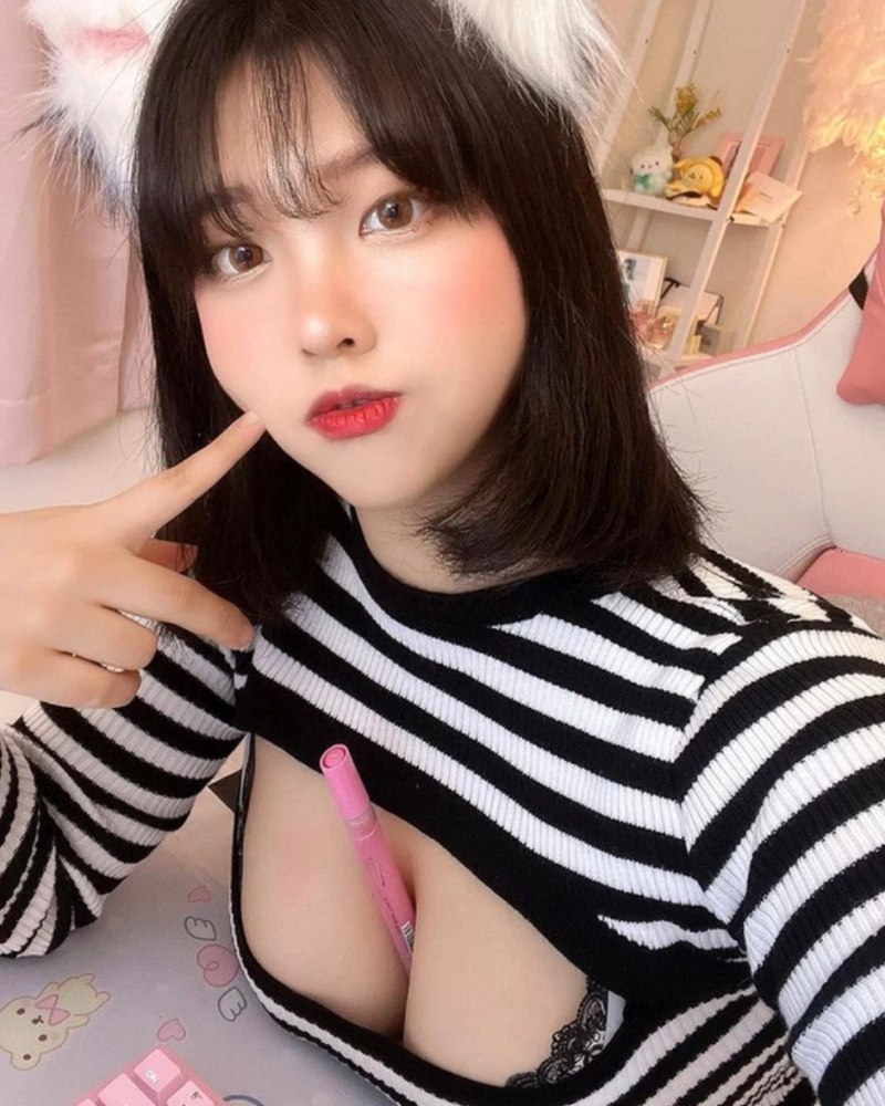 Hana Song - Nữ streamer sexy