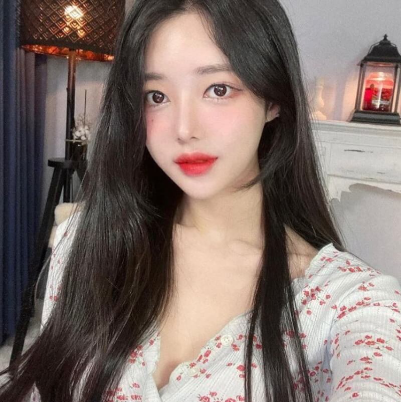 nữ streamer Hàn Quốc - Ayun đẹp tự nhiên
