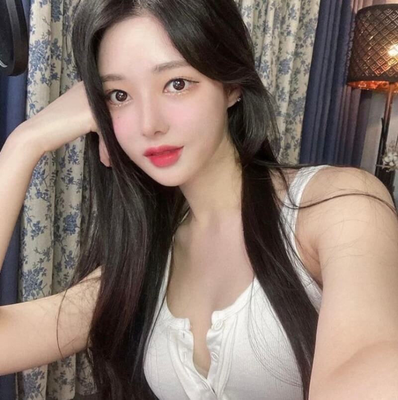 nữ streamer Hàn Quốc - Ayun xinh đẹp
