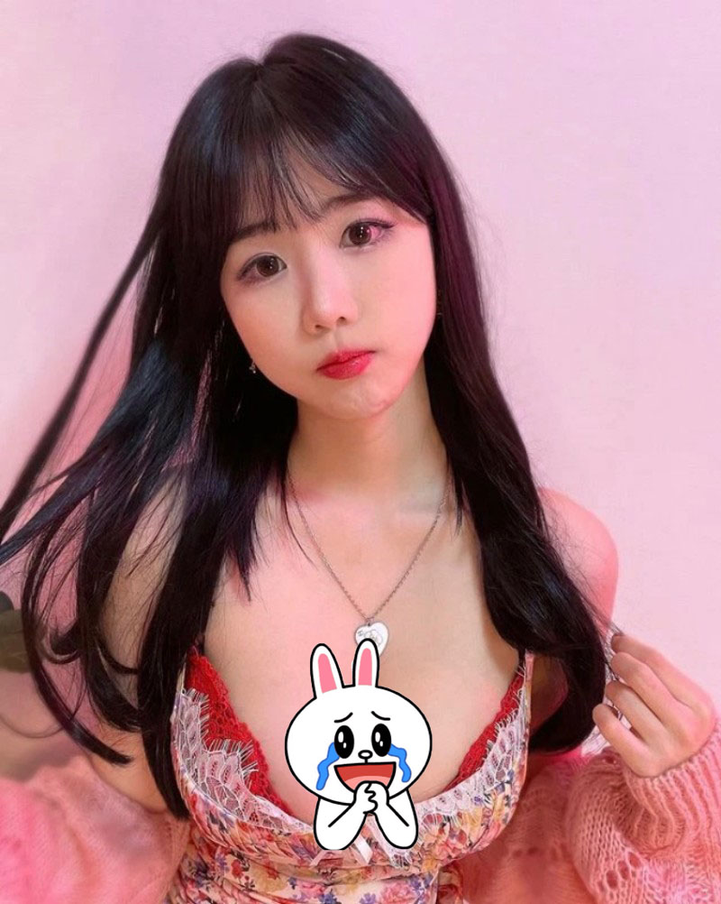 Eddyrin nữ streamer show hàng quá lộ liễu