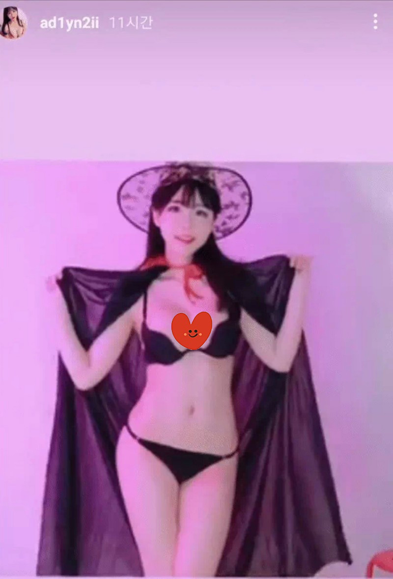Eddyrin nữ streamer show hàng trong trang phục cosplay Hallween