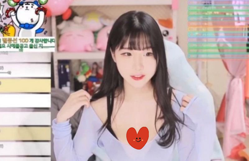 Show hàng khoe vòng 1 khủng, các nữ streamer khiến CĐM sốc nặng với hành động táo bạo này Eddyrin - Cô nàng hot girl gây sốc CĐM