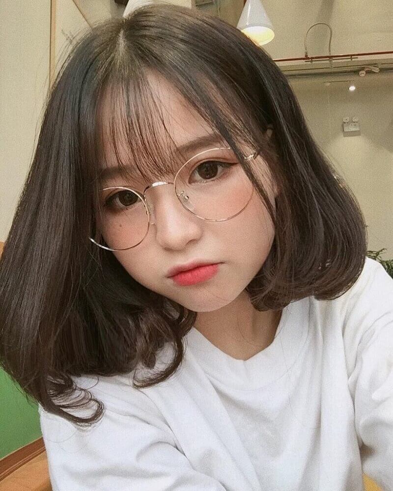 Short hair with glasses is just as pretty as a pretty girl with long hair and glasses