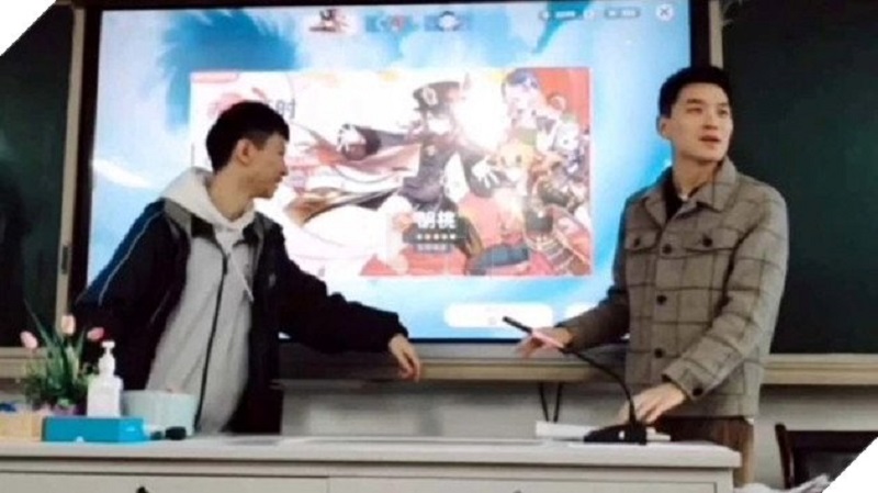 Genshin Impact: Game thủ nhờ thầy giáo gacha và cái kết