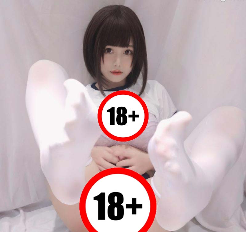Hot girl Trung Quốc gây tranh cãi khi chụp ảnh 18+ với đồng phục học sinh