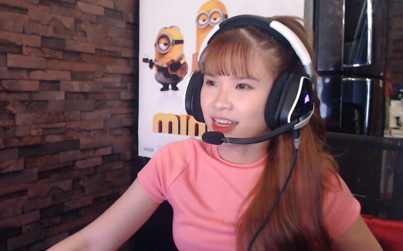 nữ streamer - Khởi My - tạm nhưng làm ca sĩ để livestream