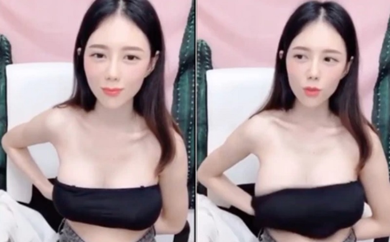 Jiajia tuột áo trên sóng - show hàng