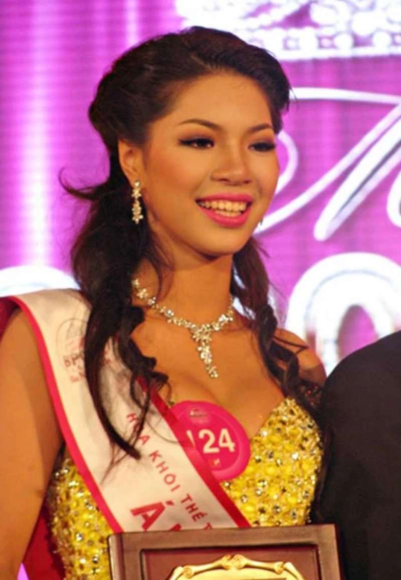 Siêu mẫu Khả Trang từng đăng quang nhiều cuộc thi hoa khôi