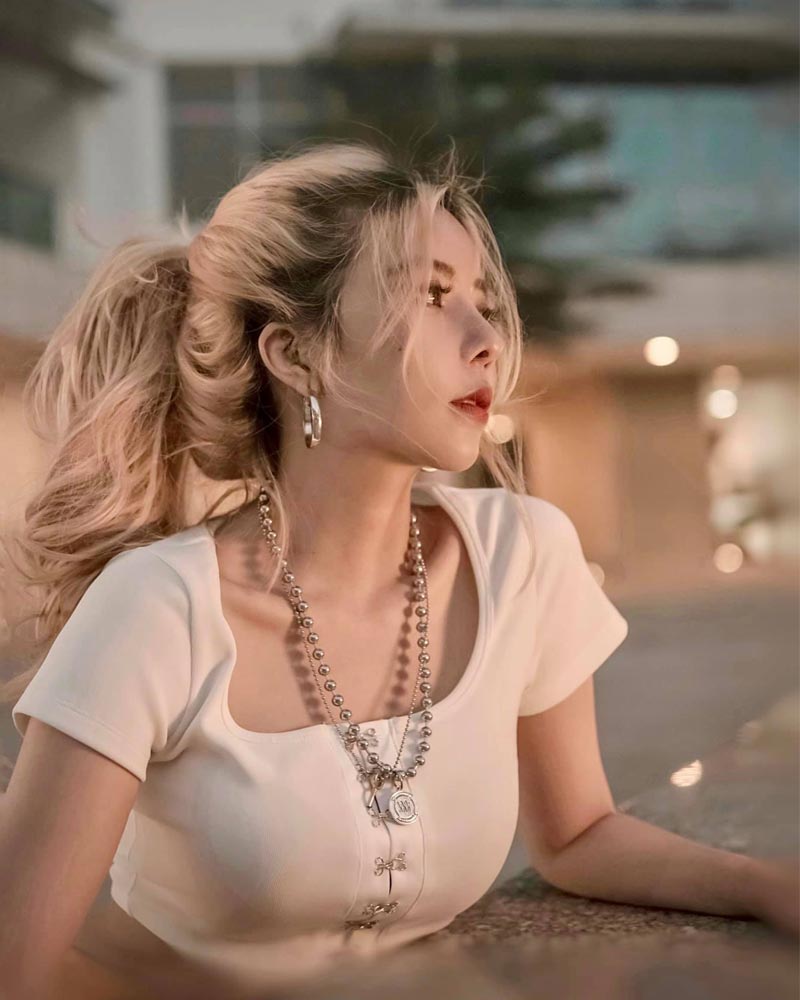 Streamer Ohsusu không kéo khóa quần vô tư đăng ảnh sexy 4