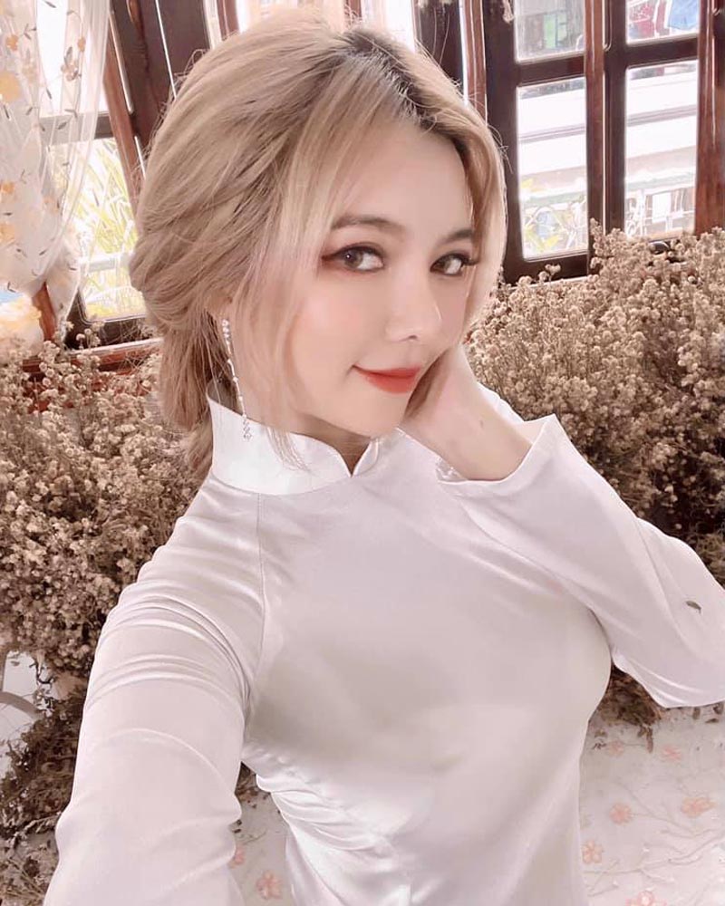 Streamer Ohsusu không kéo khóa quần vô tư đăng ảnh sexy 5