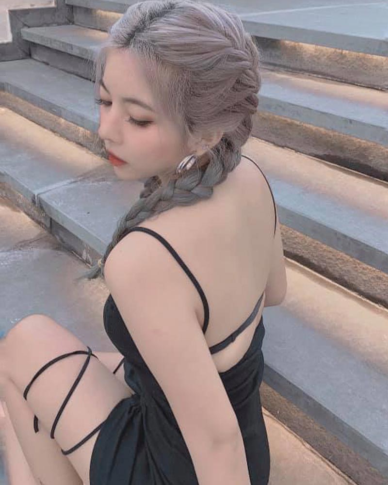 Streamer Ohsusu không kéo khóa quần vô tư đăng ảnh sexy 6