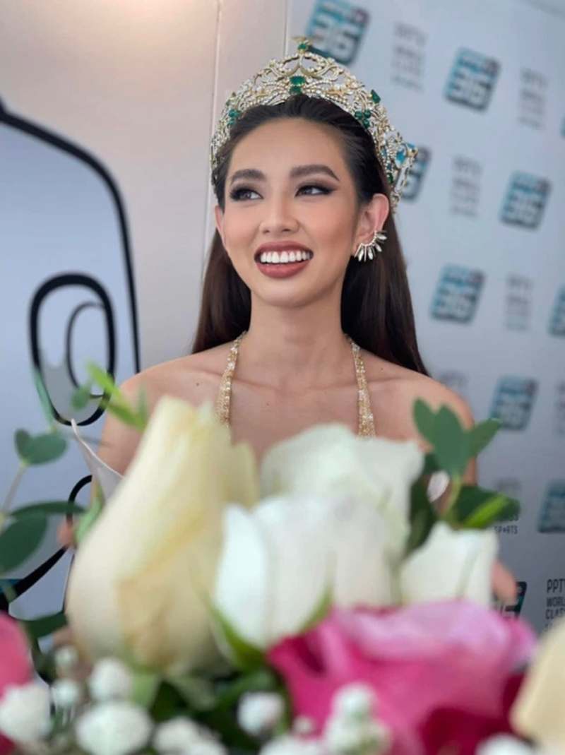 Hoa Hậu Thuỳ Tiên lúc đăng quang