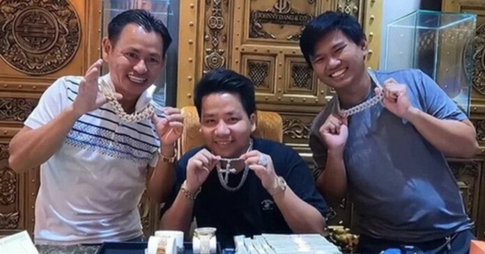 vuong-pham Hot: Lại thêm một nhân chứng Vương Phạm bênh vực Khoa Pug trong vụ lùm xùm với Johnny Đặng